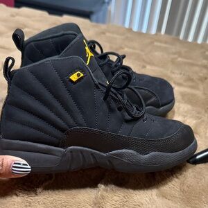 Black air Jordan 12 size 3, no box